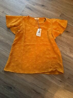 easel Mustard Textured Flutter-Sleeve Blouse